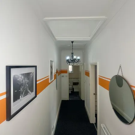 Large 3 Bedroom, 4 Beds, Apartment,near Utilita Arena Free On-site Parking Apartament *